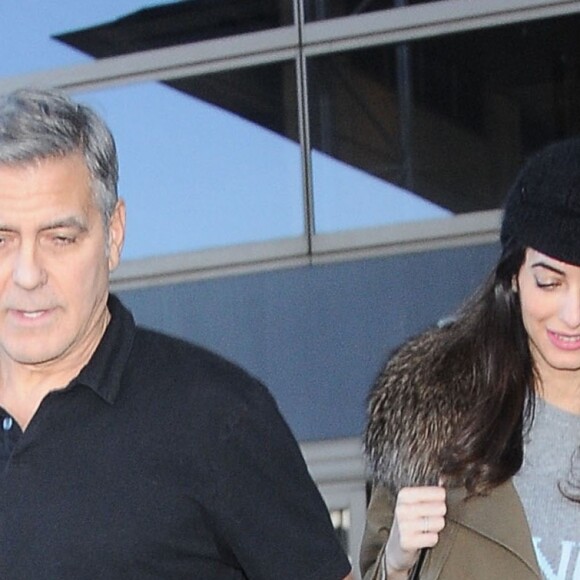 George et Amal Clooney à l'aéroport de Los Angeles, le 27 janvier 2017.