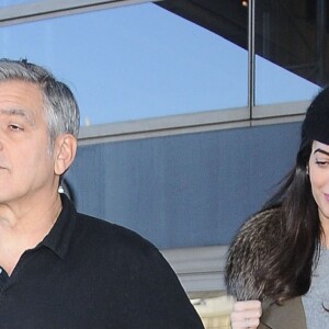 George et Amal Clooney à l'aéroport de Los Angeles, le 27 janvier 2017.