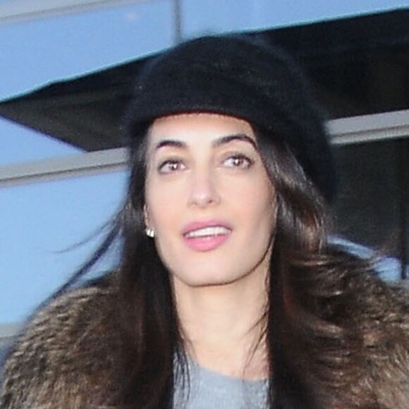 George et Amal Clooney à l'aéroport de Los Angeles, le 27 janvier 2017.