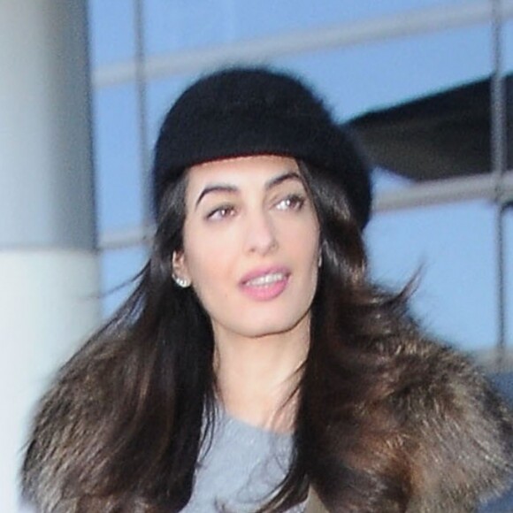 George et Amal Clooney à l'aéroport de Los Angeles, le 27 janvier 2017.