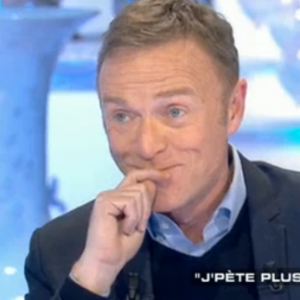 Christophe Hondelatte annonce la déprogrammation de "Crime et chatiment" sur France 3, le 28 janvier 2017 sur CAnal+ dans "Salut les terriens".