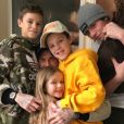 David Beckham entouré de ses enfants Brooklyn, Romeo, Cruz et Harper (postée le 30 janvier sur Instagram).