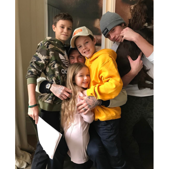 David Beckham entouré de ses enfants Brooklyn, Romeo, Cruz et Harper (postée le 30 janvier sur Instagram).