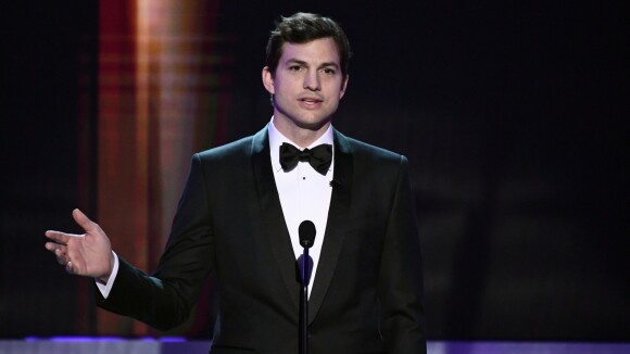 Ashton Kutcher : Son coup de gueule en écho à Mila Kunis, "une réfugiée"