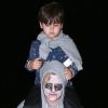 Orlando Bloom et son fils Flynn sont déguisés pour Halloween dans les rues de Malibu, le 31 octobre 2016