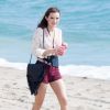 Bella Thorne sur le tournage de 'You Get Me' sur la plage de San Pedro, le 11 mai 2016