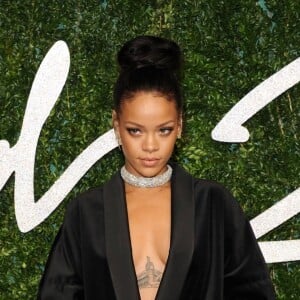 La chanteuse Rihanna à la Soirée des "British Fashion Awards" à Londres. Le 1er décembre 2014