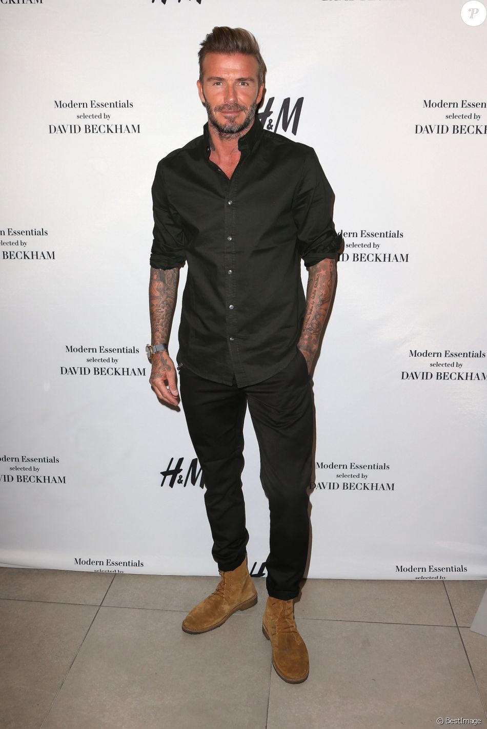 David Beckham pose lors du lancement de la nouvelle collection pour la marque H&amp;amp;M à Los Angeles, le 26 septembre 2016.