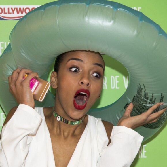 Semi-exclusif - Flora Coquerel (Miss France 2014) lors de l'inauguration du bar à gum éphémère de la marque de chewing-gums Hollywood le 27 janvier 2017 à l'Espace Beaurepaire. © Pierre Perusseau/Bestimage