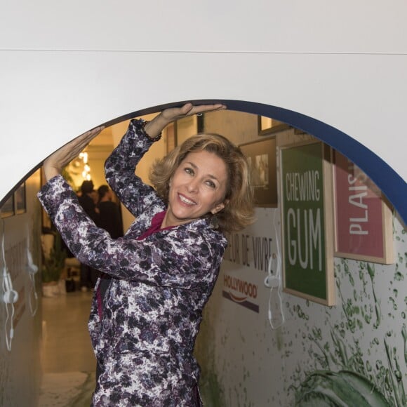 Semi-exclusif - Corinne Touzet lors de l'inauguration du bar à gum éphémère de la marque de chewing-gums Hollywood le 27 janvier 2017 à l'Espace Beaurepaire. © Pierre Perusseau/Bestimage