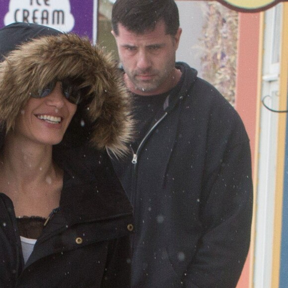 Angelina Jolie emmène ses enfants Shiloh et Knox manger une glace lors de leurs vacances au ski à Crested Butte dans le Colorado, le 2 janvier 2017.