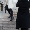 Semi-Exclusif - Après avoir visité la boutique Serge Blanco à Opera et acheté 2 doudounes pour ses enfants, Pamela Anderson s'est rendue à Montmartre pour visiter la Basilique du Sacré-Coeur. Munie de son appareil photo Leica, la star américaine s'est fondue dans la foule pour jouer les touristes. Un peu plus tard, elle a réalisé un shooting dans une des ruelles adjacentes. Paris le 26 janvier 2017