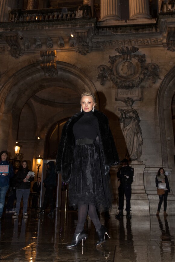 Exclusif - Pamela Anderson arrive à l'opéra de Paris pour assister au ballet "Tree of codes" le 3 février 2017. © Cyril Moreau/Bestimage