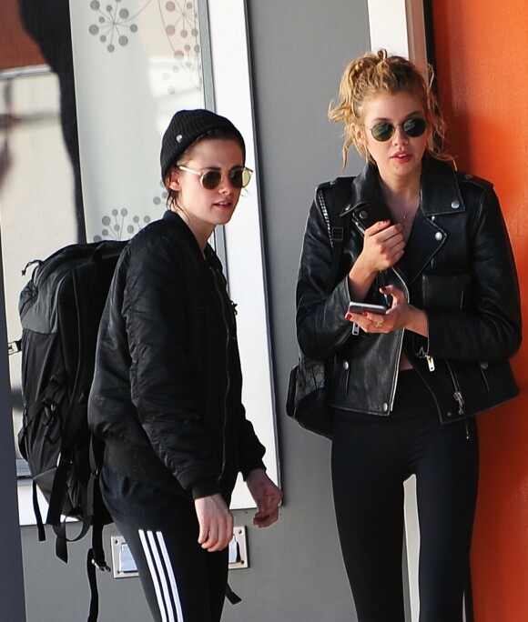 Kristen Stewart et sa petite amie Stella Maxwell (mannequin de Victoria's Secret Angels ) dans les rues à Hollywood Los Angeles, le 28 Janvier 2017