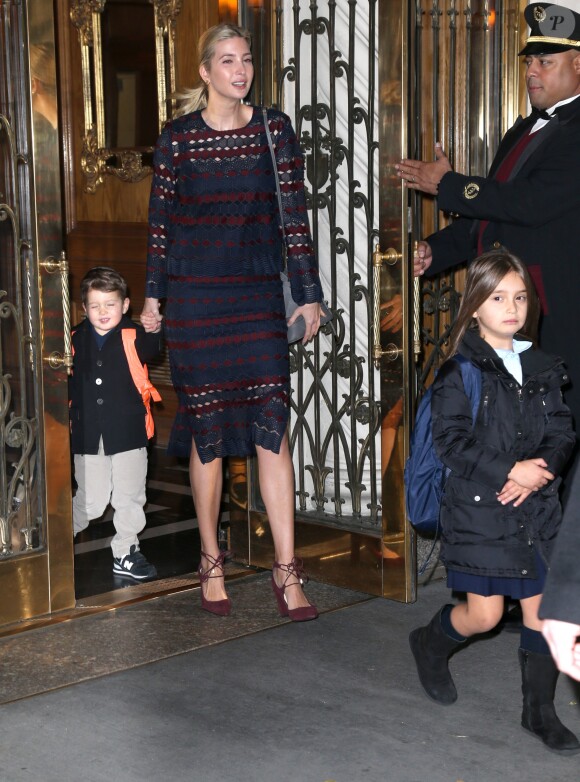 Ivanka Trump quitte son appartement avec ses enfants Arabella et Joseph à New York le 22 novembre 2016.