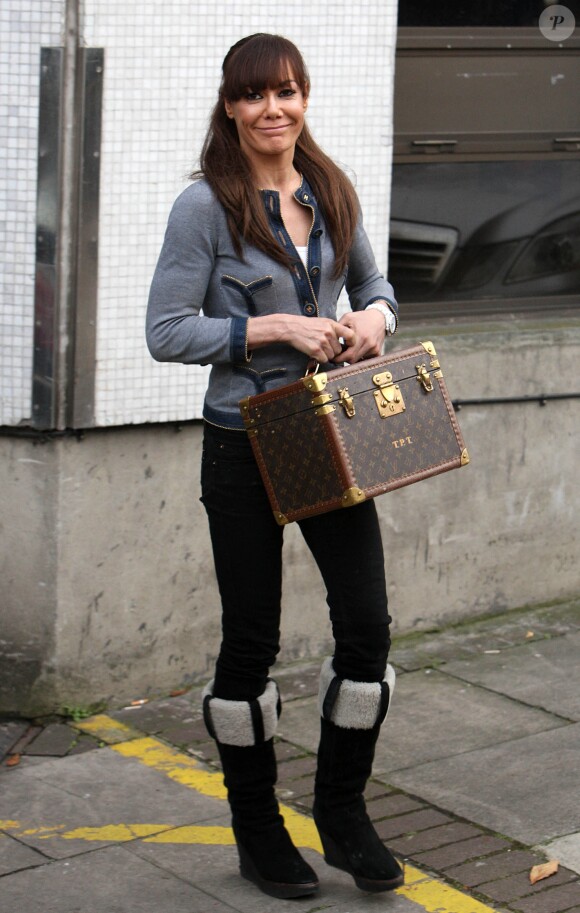 Tara Palmer Tomkinson sort du London Studios à Londres, le 11 novembre 2011.