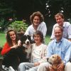 Tara Palmer-Tomkinson en famille en juillet 1988 avec ses parents Charles et Patricia, sa soeur Santa et son frère James.