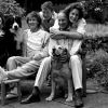 Tara Palmer-Tomkinson en famille en juillet 1988 avec sa mère Patricia, son père Charles, sa soeur Santa et son frère James, quelques mois après l'accident de ski dans lequel Patty a failli trouver la mort.