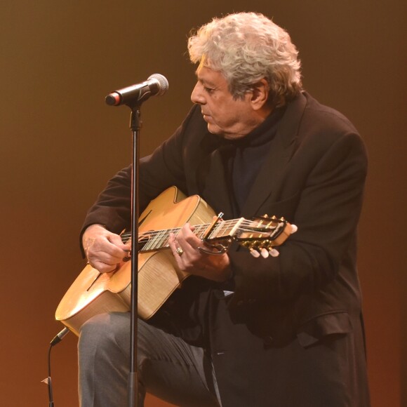 Exclusif - Enrico Macias - Concert de solidarité de l'appel national pour la Tsédaka (Solidarité de la Communauté Juive de France envers les israélites et non israélites démunis) au Palais des Sports à Paris le 12 décembre 2016. © Erez Lichtfeld/Bestimage