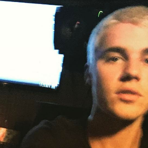 Justin Bieber est de retour sur Instagram. Il a publié une photo de lui en studio, le 8 février 2017