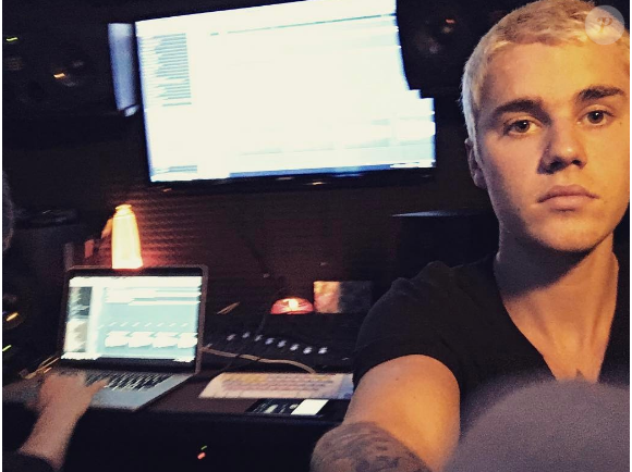 Justin Bieber est de retour sur Instagram. Il a publié une photo de lui en studio, le 8 février 2017