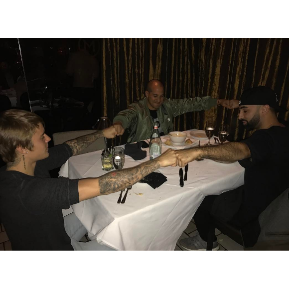 Justin Bieber est de retour sur Instagram. Il a publié une photo de lui entre amis, le 8 février 2017