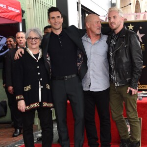 Adam Levine avec ses parents Patsy et Fred et son frère Michael - Adam Levine reçoit son étoile sur le Walk of Fame à Hollywood, le 10 février 2017 © Chris Delmas/Bestimage
