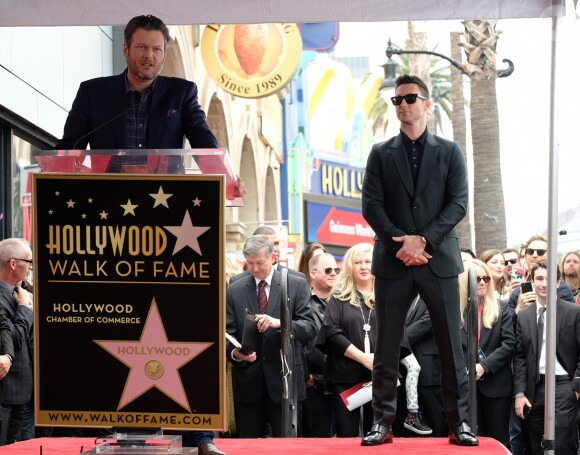 Adam Levine et Blake Shelton - Adam Levine reçoit son étoile sur le Walk of Fame à Hollywood, le 10 février 2017 © Chris Delmas/Bestimage