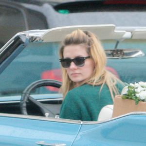 Mischa Barton rentre chez elle après avoir fait la fête jusqu'au petit matin, à Los Angeles le 10 février 2017