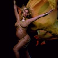 Grammy Awards 2017 : Beyoncé, déesse enceinte et dénudée avec Blue Ivy