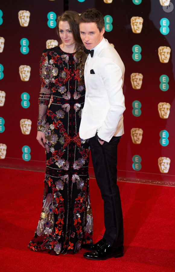 Eddie Redmayne et sa femme Hannah Bagshawe - Arrivée des people à la cérémonie des British Academy Film Awards (BAFTA) au Royal Albert Hall à Londres, le 12 février 2017.