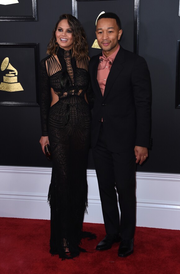 Chrissy Teigen et son mari John Legend à la 59ème soirée annuelle des Grammy Awards au théâtre Microsoft à Los Angeles, le 12 février 2017
