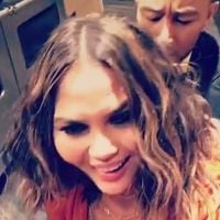 Chrissy Teigen : Ivre par terre, son mari John Legend lui vient en aide...