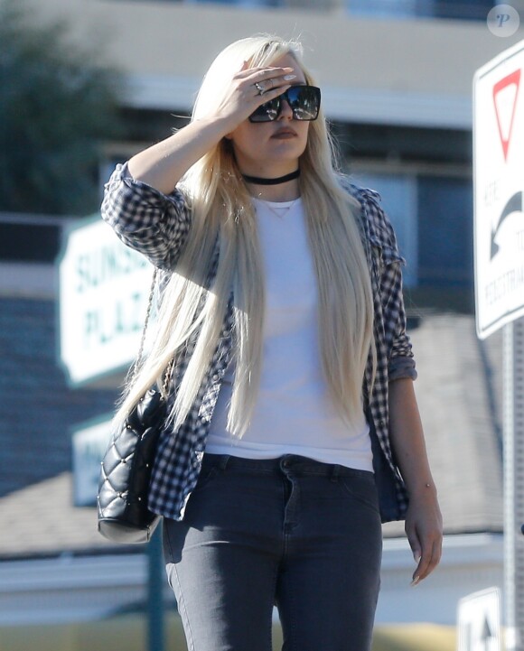 Exclusif - Amanda Bynes dans les rues de West Hollywood, le 10 juillet 2016