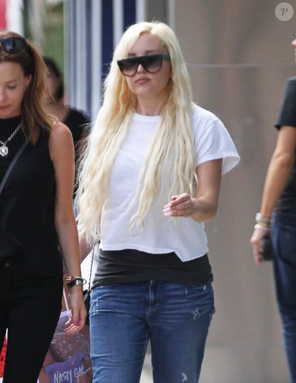 Amanda Bynes fait du shopping avec une amie à West Hollywood, le 25 août 2015.