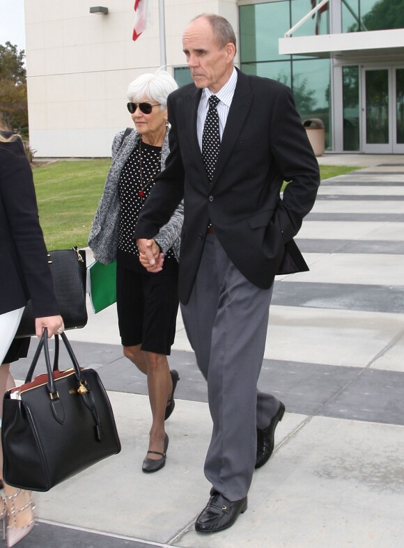 Les parents d'Amanda Bynes, Rick Bynes et Lynn cet organe quittent le palais de justice à Oxnard, Los Angeles, le 31 Octobre 2014.
