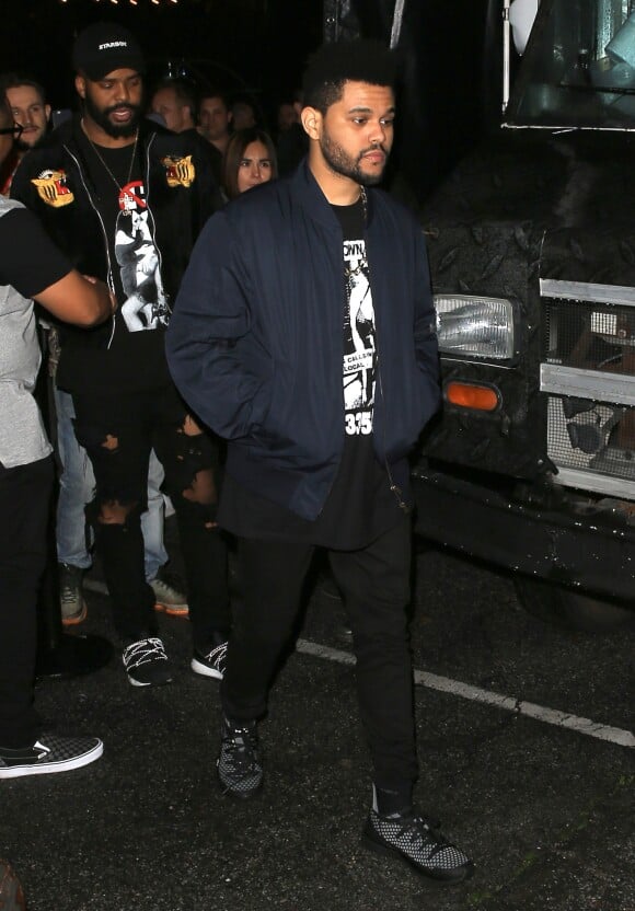 The Weeknd à la sortie du magasin Mayfield popup à Los Angeles, le 10 février 2017  R&B singer The Weeknd was spotted doing a late night promotional appearance at a Mayfield popup store in Los Angeles, California on February 10, 201710/02/2017 - Los Angeles