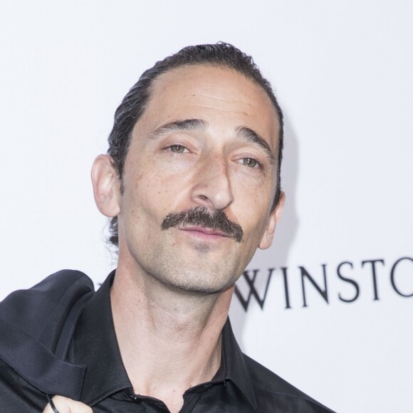 Adrien Brody - Photocall du dîner de gala de l'amfAR à l'hôtel Peninsula à Paris. Le 3 juillet 2016