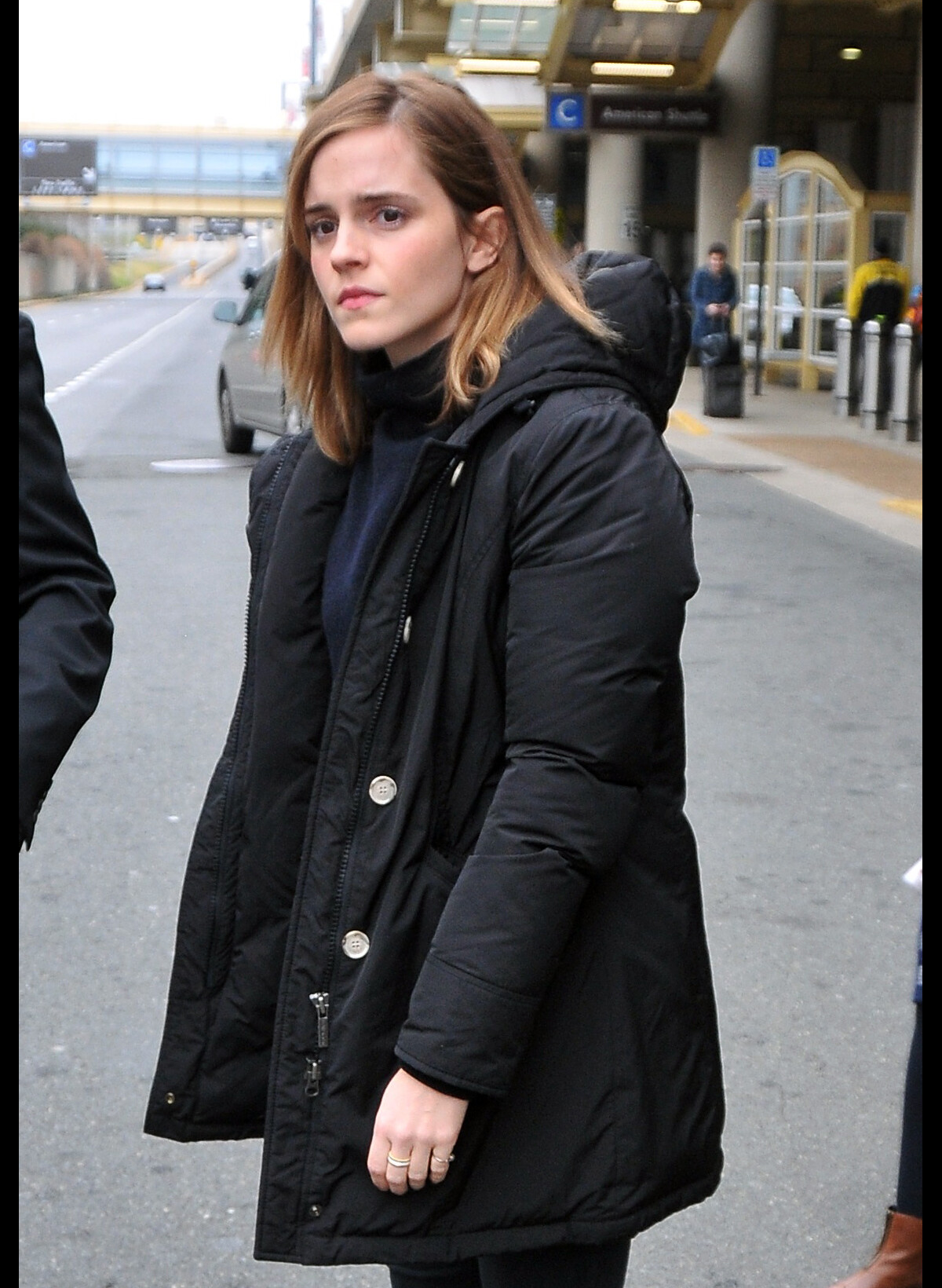 Photo : Exclusif - Emma Watson et sa mère Jacqueline Luesby arrivent à l'aéroport de Washington
