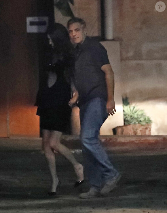 George Clooney a diné au restaurant Smokehouse pour l'anniversaire de sa femme Amal enceinte avec ses parents Nina et Nick Clooney à Barcelone, le 2 février 2017