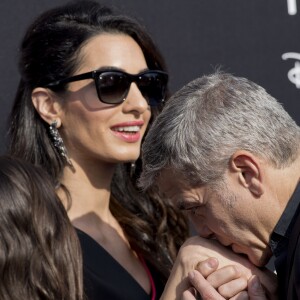 George Clooney et son épouse Amal à l'avant-première du film "Tomorrowland" à Anaheim le 9 mai 2015