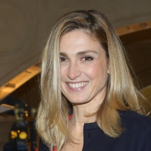 Julie Gayet lors de la 22ème cérémonie des Lauriers de la Radio et de la Télévision, organisée par le Club Audiovisuel de Paris, au théâtre du Châtelet, à Paris, France, le 13 février 2017.