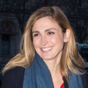 Exclusif - Julie Gayet arrive à la 22ème cérémonie des Lauriers de la Radio et de la Télévision, organisée par le Club Audiovisuel de Paris, au théâtre du Châtelet, à Paris, France, le 13 février 2017.