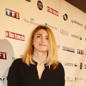 Julie Gayet - Photocall de la 24ème cérémonie des "Trophées du Film Français" au Palais Brongniart à Paris. Le 2 février 2017