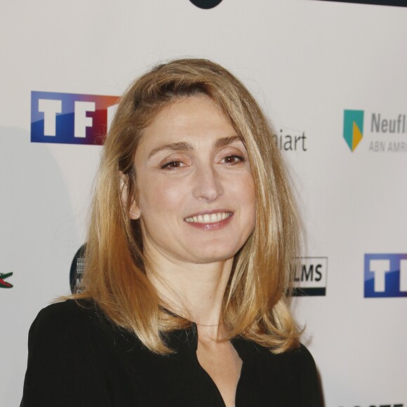 Julie Gayet - Photocall de la 24ème cérémonie des "Trophées du Film Français" au Palais Brongniart à Paris. Le 2 février 2017