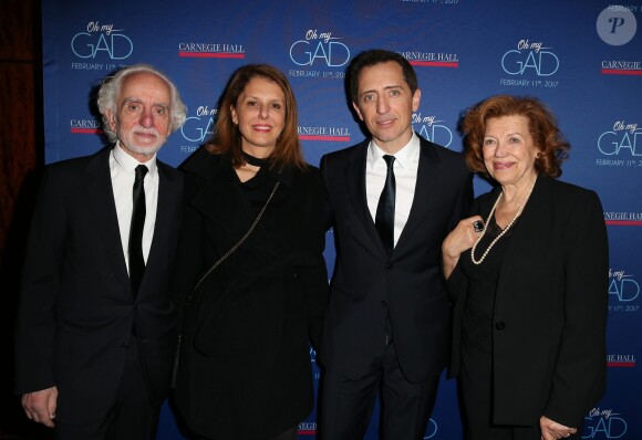 Exclusif - Gad Elmaleh avec son père David, sa mère Régine et sa soeur Judith lors du photocall du spectacle de Gad Elmaleh "Oh My Gad" au "Carnegie Hall" à New York, le 11 février 2017. © Dominique Jacovides/Bestimage