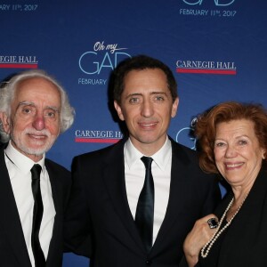 Exclusif -  Gad Elmaleh avec son père David et sa mère Régine lors du photocall du spectacle de Gad Elmaleh "Oh My Gad" au "Carnegie Hall" à New York, le 11 février 2017. © Dominique Jacovides/Bestimage