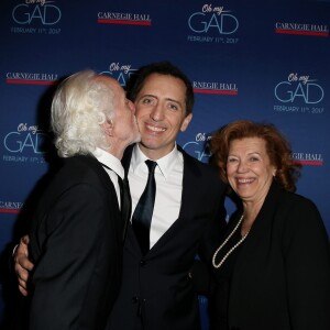 Exclusif - Gad Elmaleh avec son père David et sa mère Régine lors du photocall du spectacle de Gad Elmaleh "Oh My Gad" au "Carnegie Hall" à New York, le 11 février 2017. © Dominique Jacovides/Bestimage