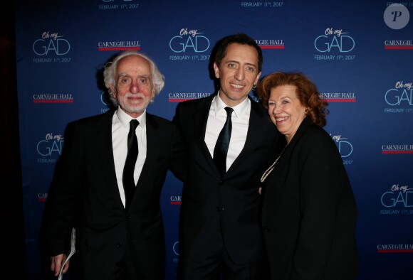 Exclusif - Gad Elmaleh avec son père David et sa mère Régine lors du photocall du spectacle de Gad Elmaleh "Oh My Gad" au "Carnegie Hall" à New York, le 11 février 2017. © Dominique Jacovides/Bestimage