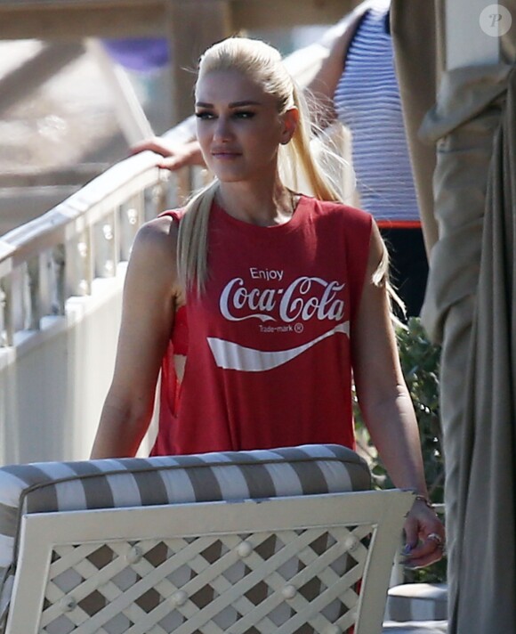 Gwen Stefani se relaxe avec ses amis dans un hôtel de Palm Beach le 12 février 2017